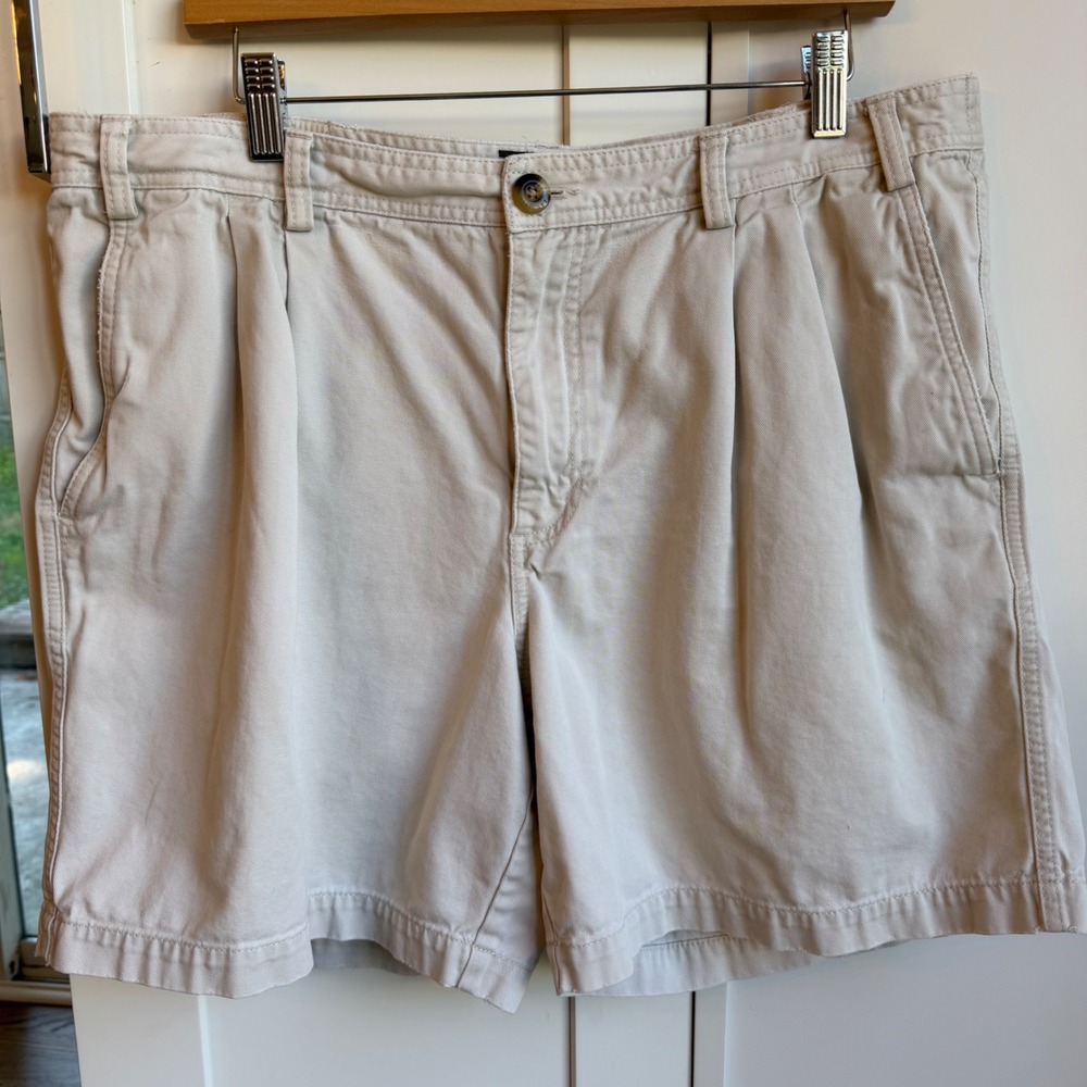 Eddie‎ Bauer Chino Shorts Mens 36 Khaki Pleated Front Preppy 90s Dad Shorts
